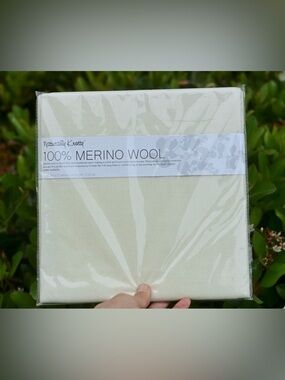 Naturally  Knotty Shawl Scarf Wrap  Merino Wool‎ Color: Ivory
